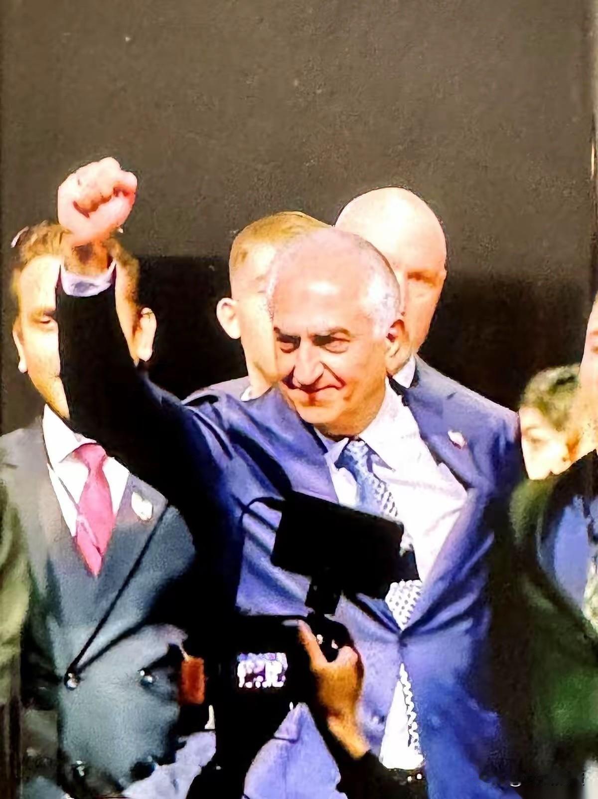 那个被推翻了四十多年的伊朗王室，突然“活”了消失四十多年的伊朗王室，这回真的