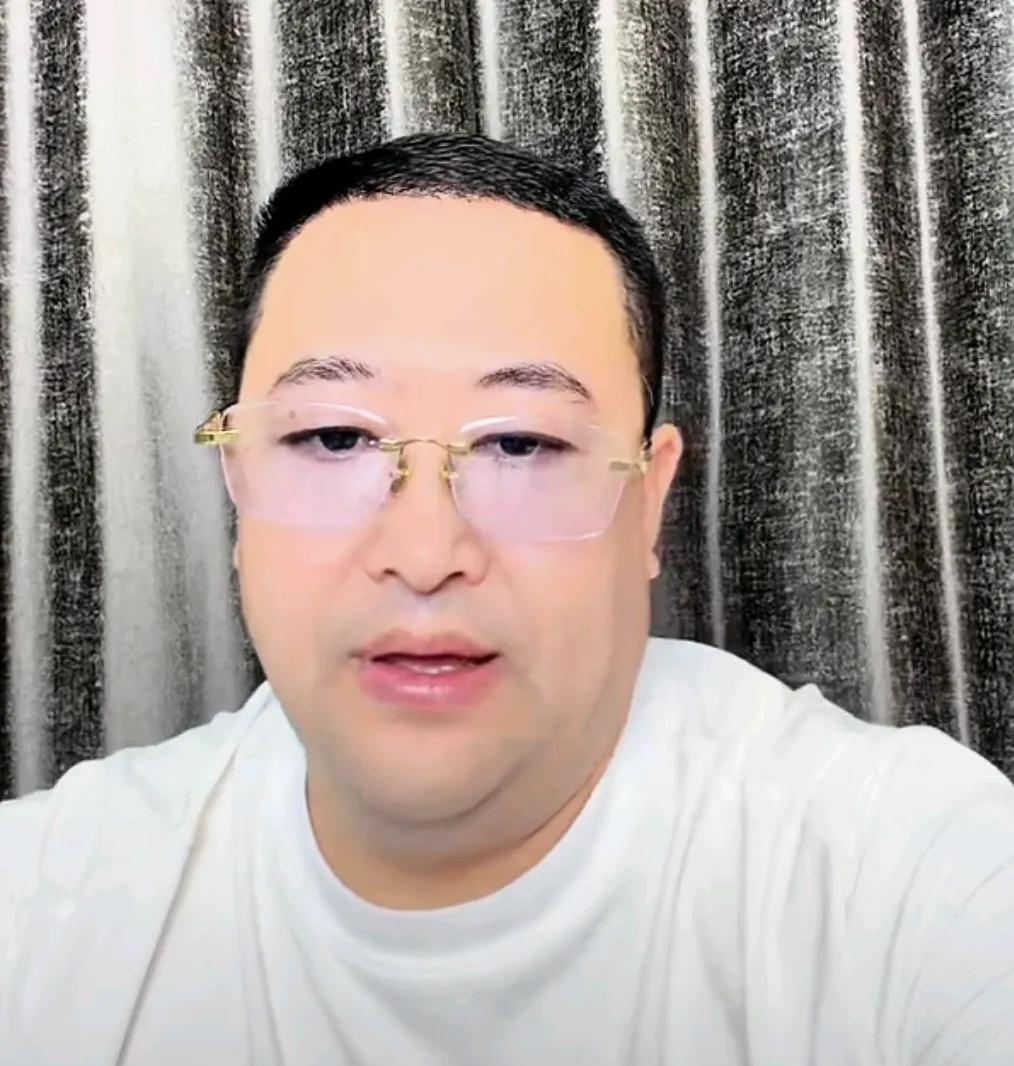 老杨今晚上说，我的心情跟家人们都是一样的！在这一条漫长而艰辛的路上，可能是家