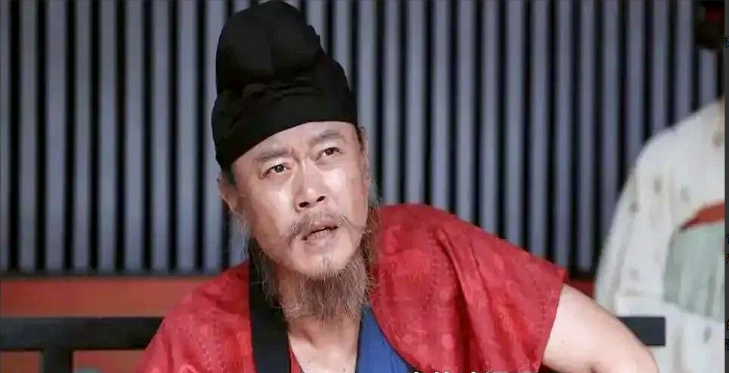 这是电视剧《长安的荔枝》中最荒唐的一幕：岭南刺史何有光的红冠大将军战死，刺史