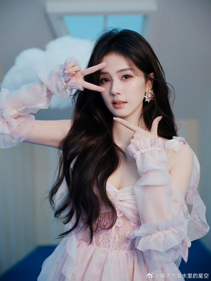 白鹿温柔洋娃娃10周年快乐期待今晚的美丽小🦌