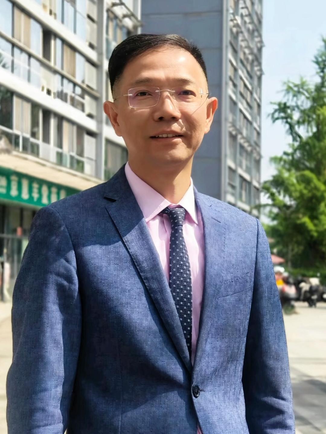 李圣律师这个人，有一点我一直不敢说那就是李圣律师的“傻”劲儿实在是太强了！