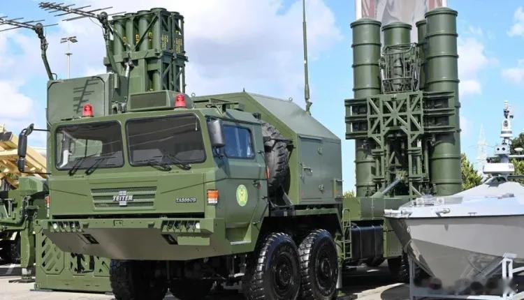 阿塞拜疆亮出中国导弹，射程260公里碾压S-300，俄罗斯脸都绿了2026年10