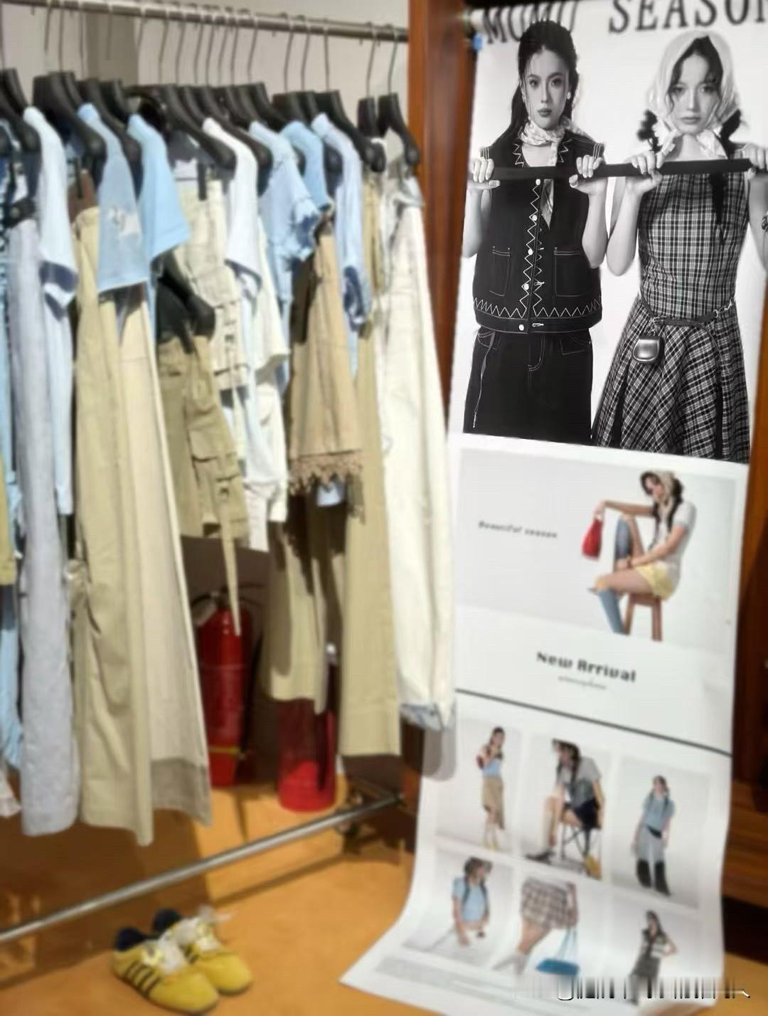 我现在真的越来越不喜欢去大商场买衣服了，尤其是那种装修得很高大上的店。一个很