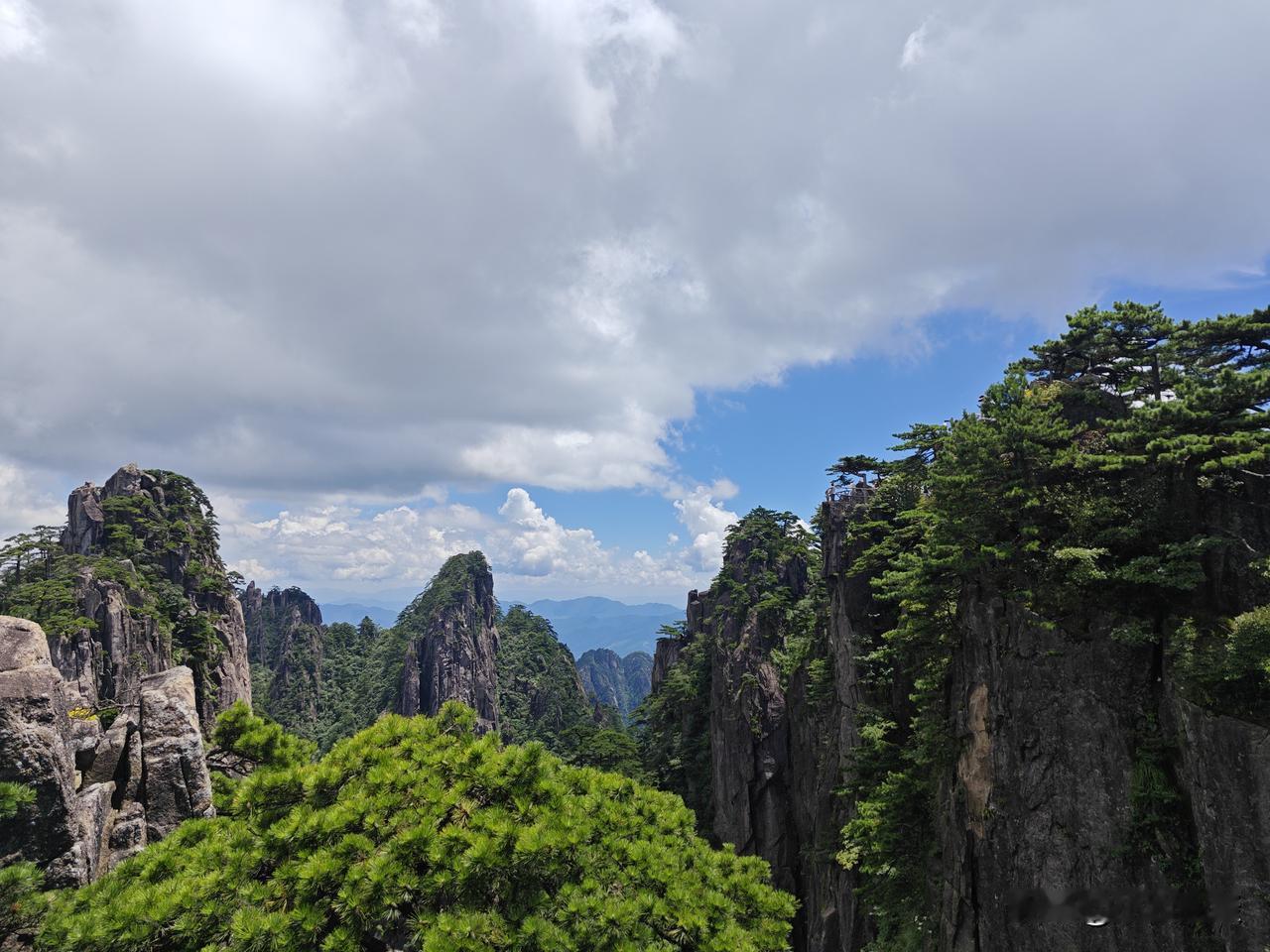国庆节玩的开心，钱花的我肉疼！去趟黄山，西安北到合肥来回高铁1040元，合肥南