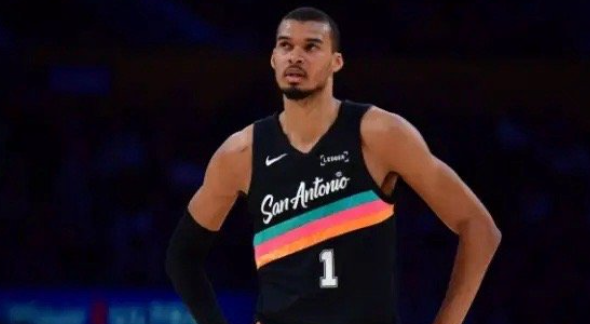 队友一个比一个坑，文班亚马真的燃尽了自己的舍利子!2026年NBA全明星循环