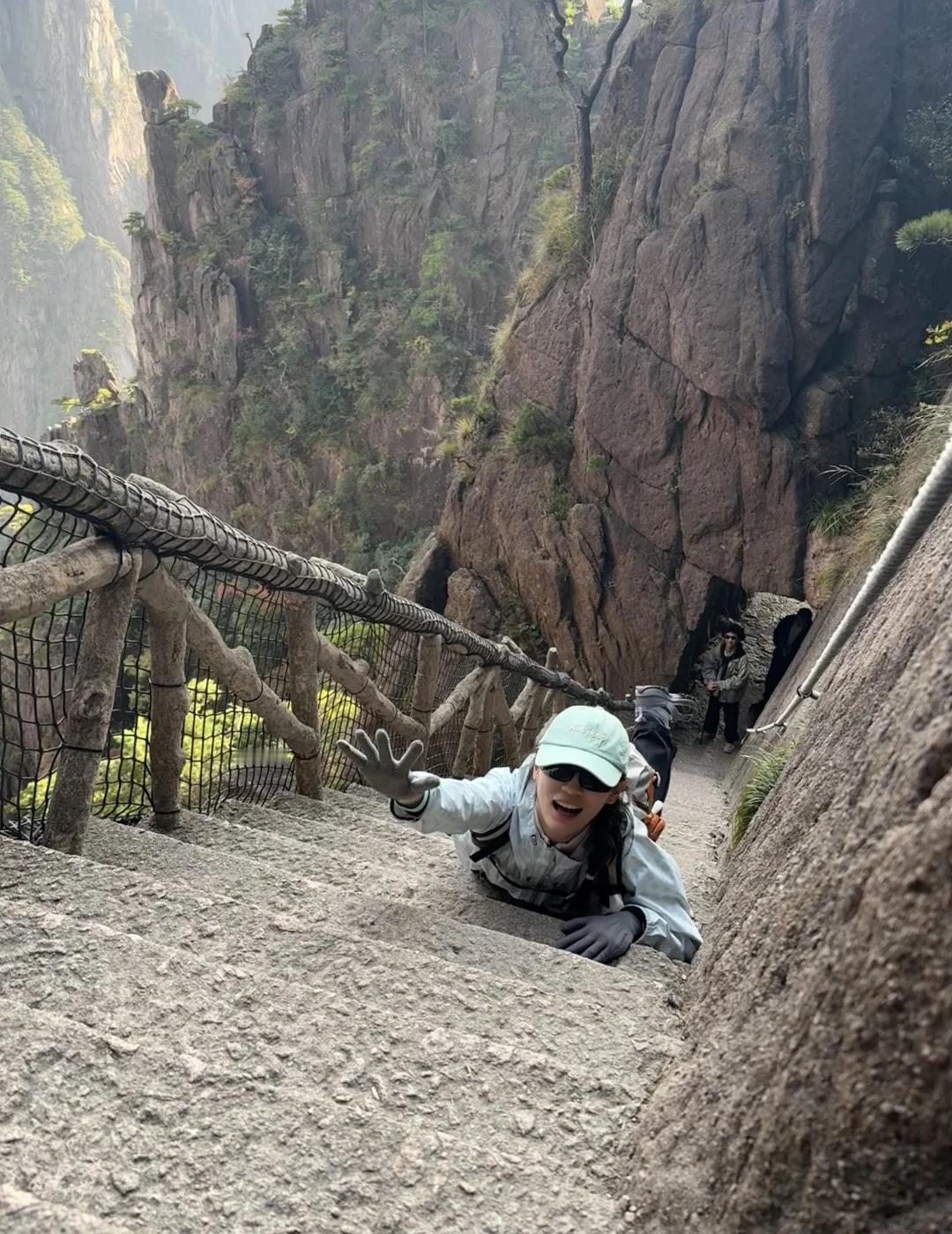 黄山一日南上北下含天都峰+大峡谷一环🟠路线：（南上）玉屏索道上行-迎客松-天