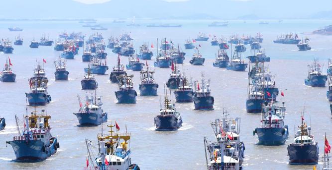 真是活久见！就在这几天，东海海面上突然冒出了一道钢铁长城，把美日两国的监控卫星都