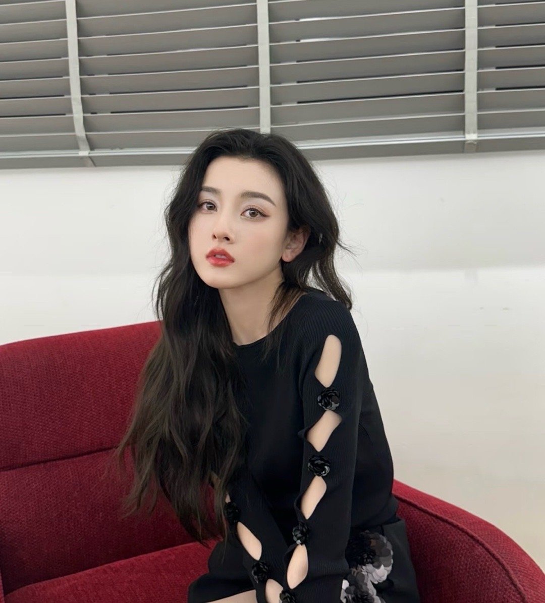 宋祖儿我都不敢想能出现在你们面前尽管时间过了很久！但每一次宋祖儿的出现都让人有惊