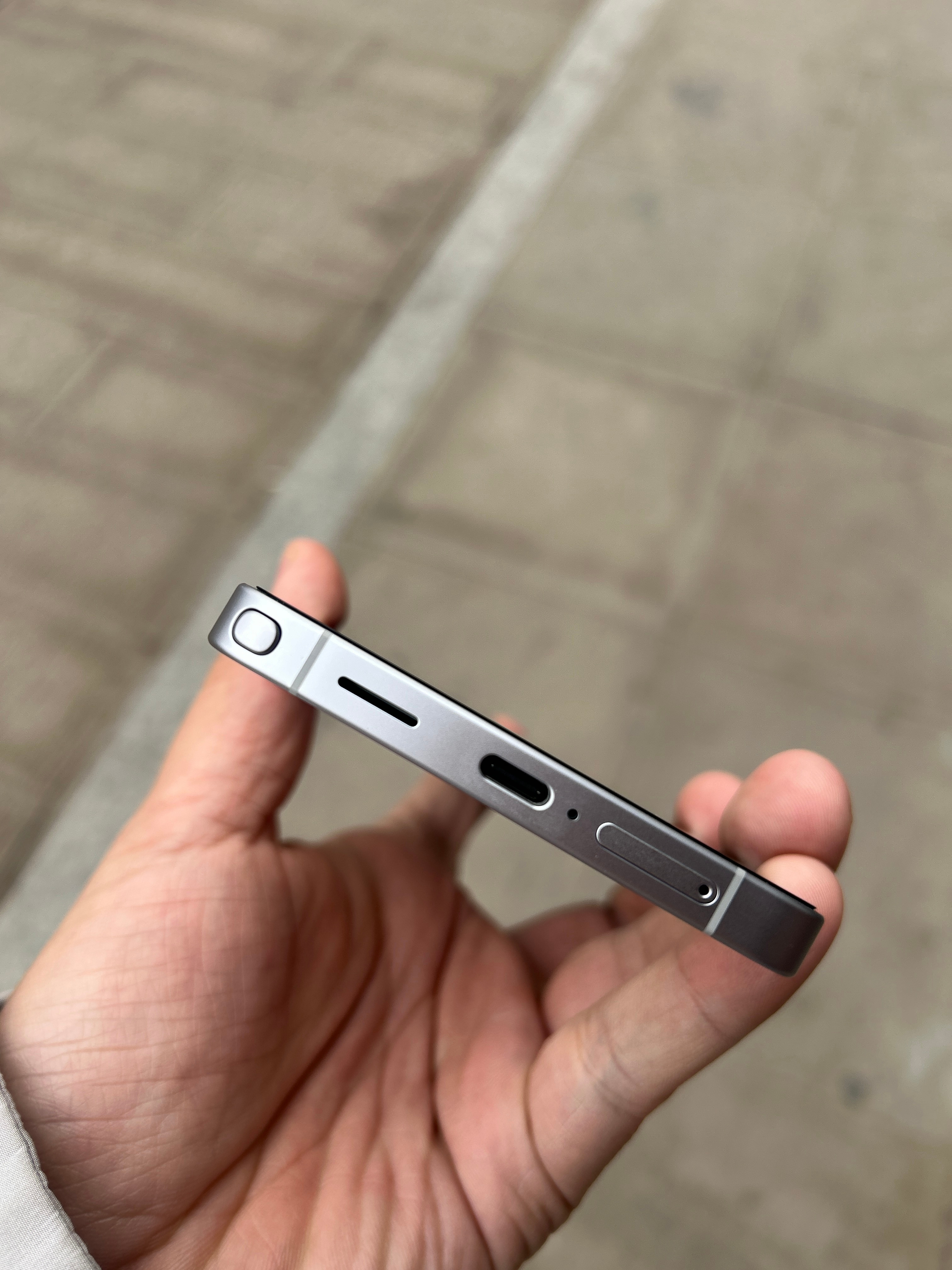 上手了一下朋友刚提的S26ultra，三星只要出新，他必买，这手机我看了一下，