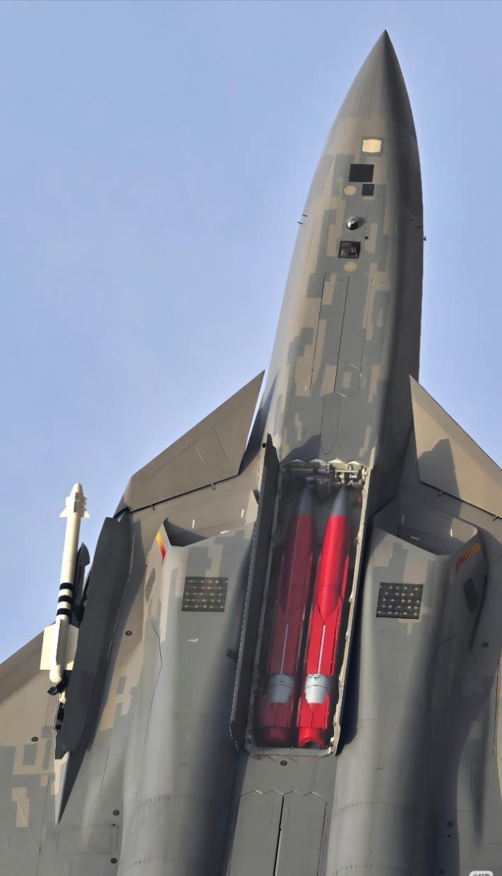 SU-57弹舱高清图和SU-57E全新座舱图[抠鼻]准备了许久的折叠翼版KH
