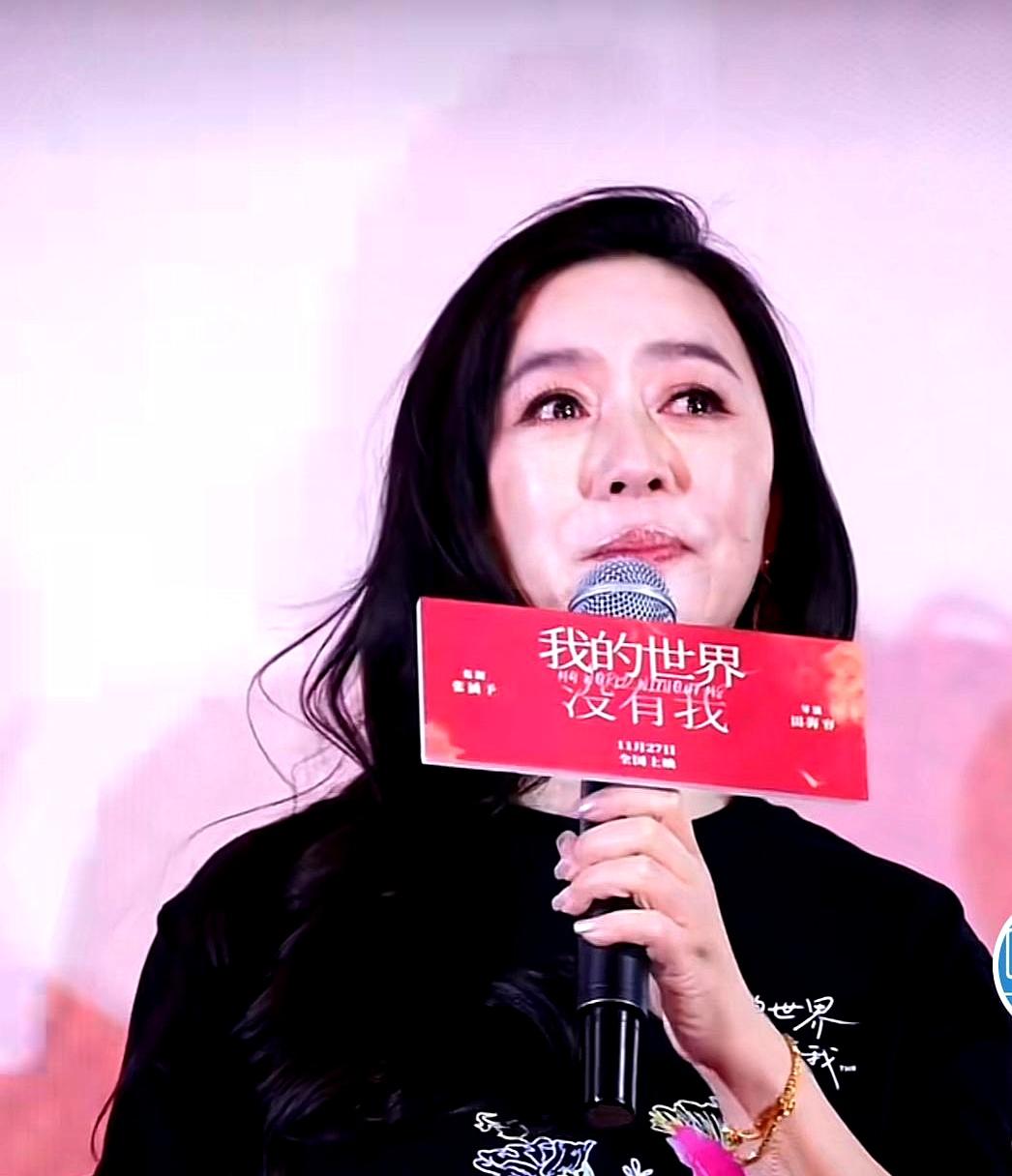 田海蓉还真是个感性的人呢！她自己投钱拍的电影《火种》上映了，结果影院里空