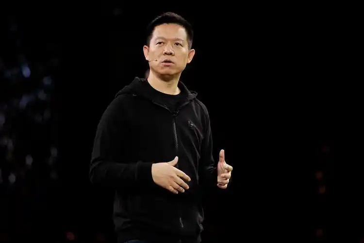 不懂就问：贾跃亭到底要“逃”到什么时候，怎么就在美国赖了快10年没人管？其实不复杂。国内巨额罚款在美