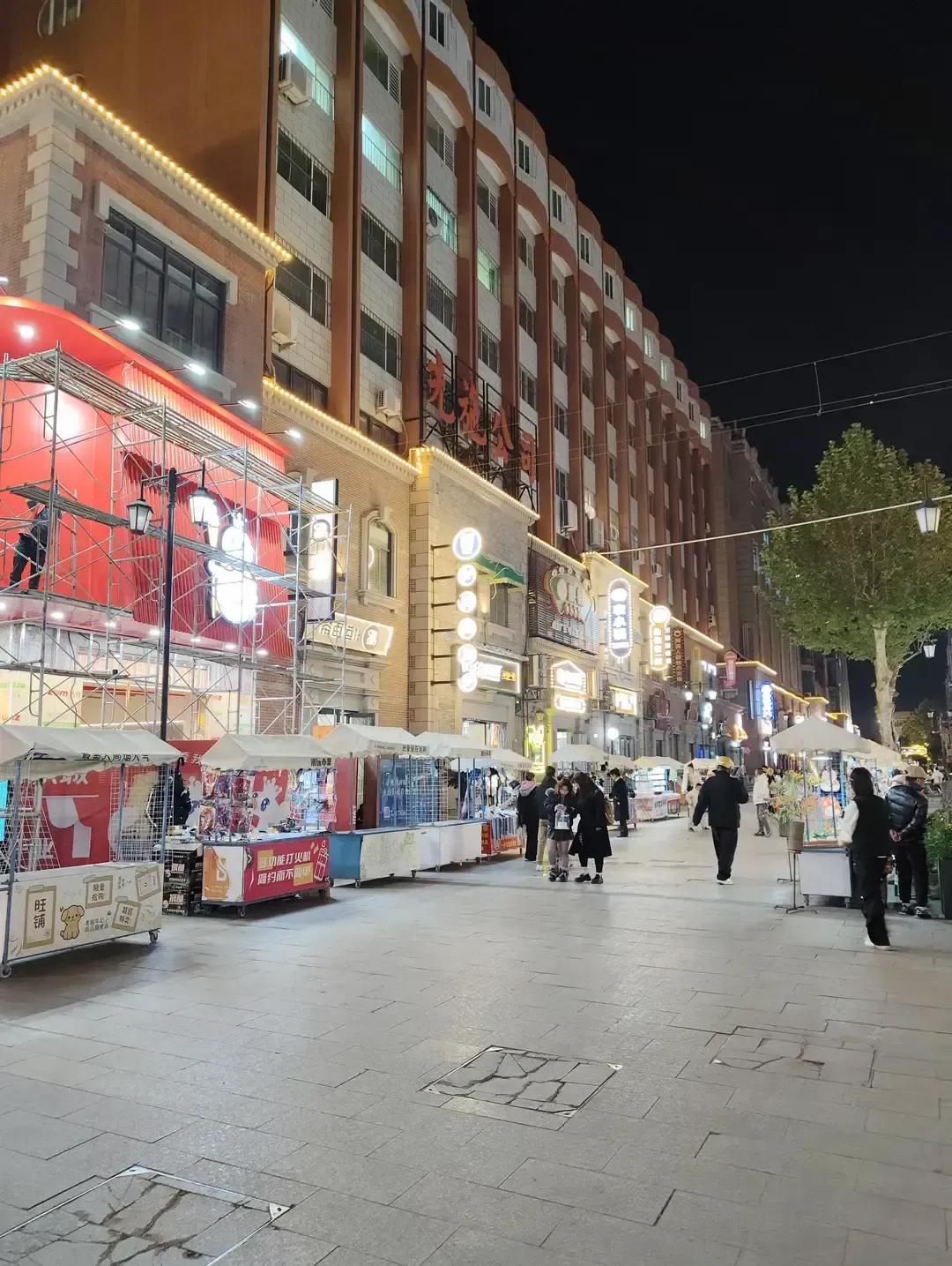 洛阳广州市场百货大楼的老员工，从柜台开票到街头榨橙汁，我听完只剩一声叹。当年铁