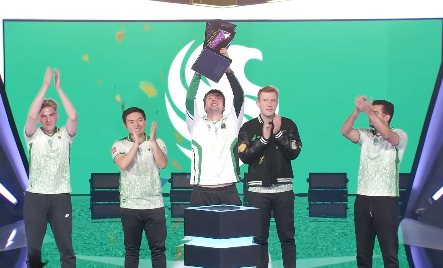 独联体解说ArsZeeqq在个人电报频道宣布离开FISSURE团队，他表示自己在