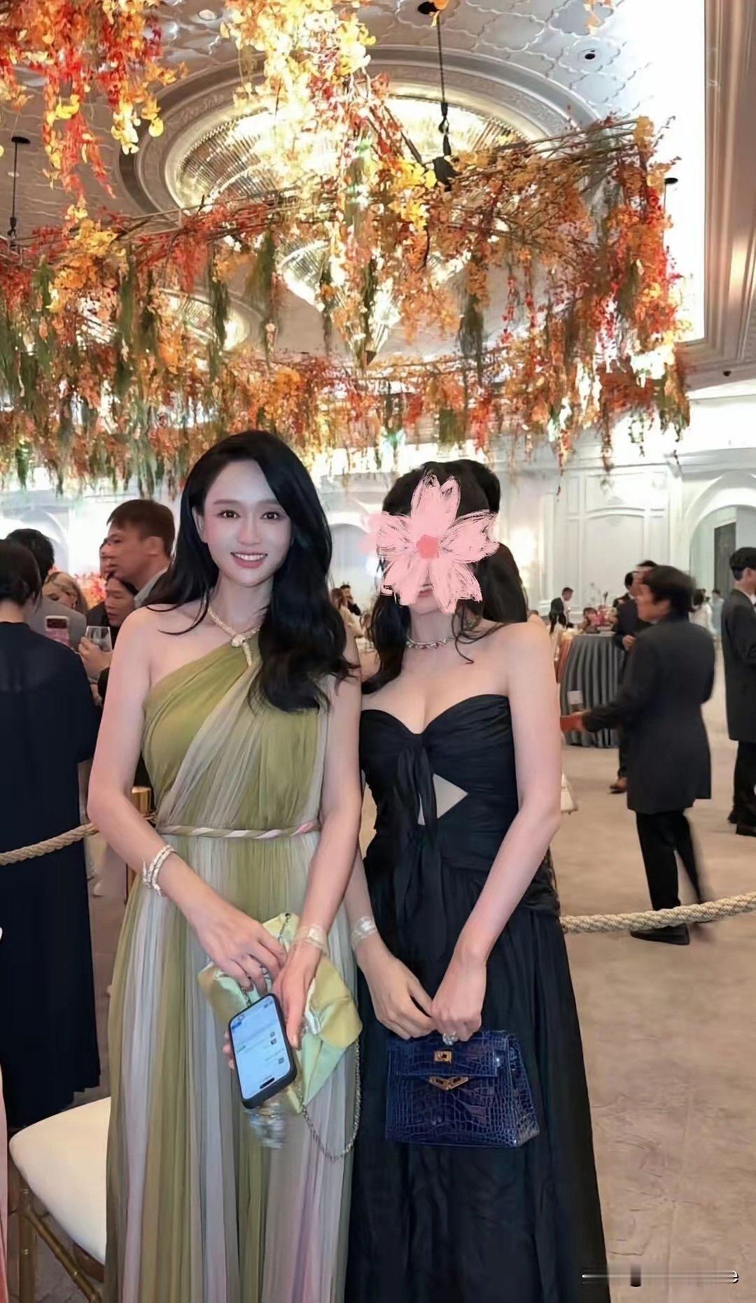 奚梦瑶何猷君在澳门举办答谢宴，圈内一众好友到场赴会。陈乔恩状态惊艳，袁弘夫妇、方媛一同赴宴，众多嘉宾