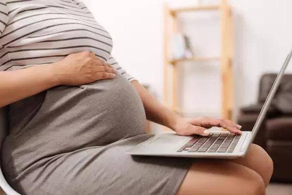 这家公司拒批婚产假被判赔10万：上海某公司的一位女工程师张女士，在入职不到一年之