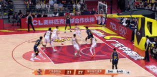 杜润旺一炮打响，底角就是他的跑位广东宏远第一节太差，球员打得漫不经心，突破迟