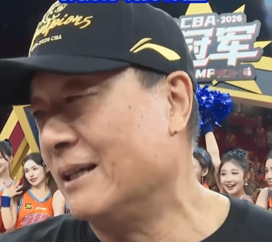 上海男篮刚得完总冠军，这总教练李秋平指导，就声称明年还要继续拿。不是，李指导你这
