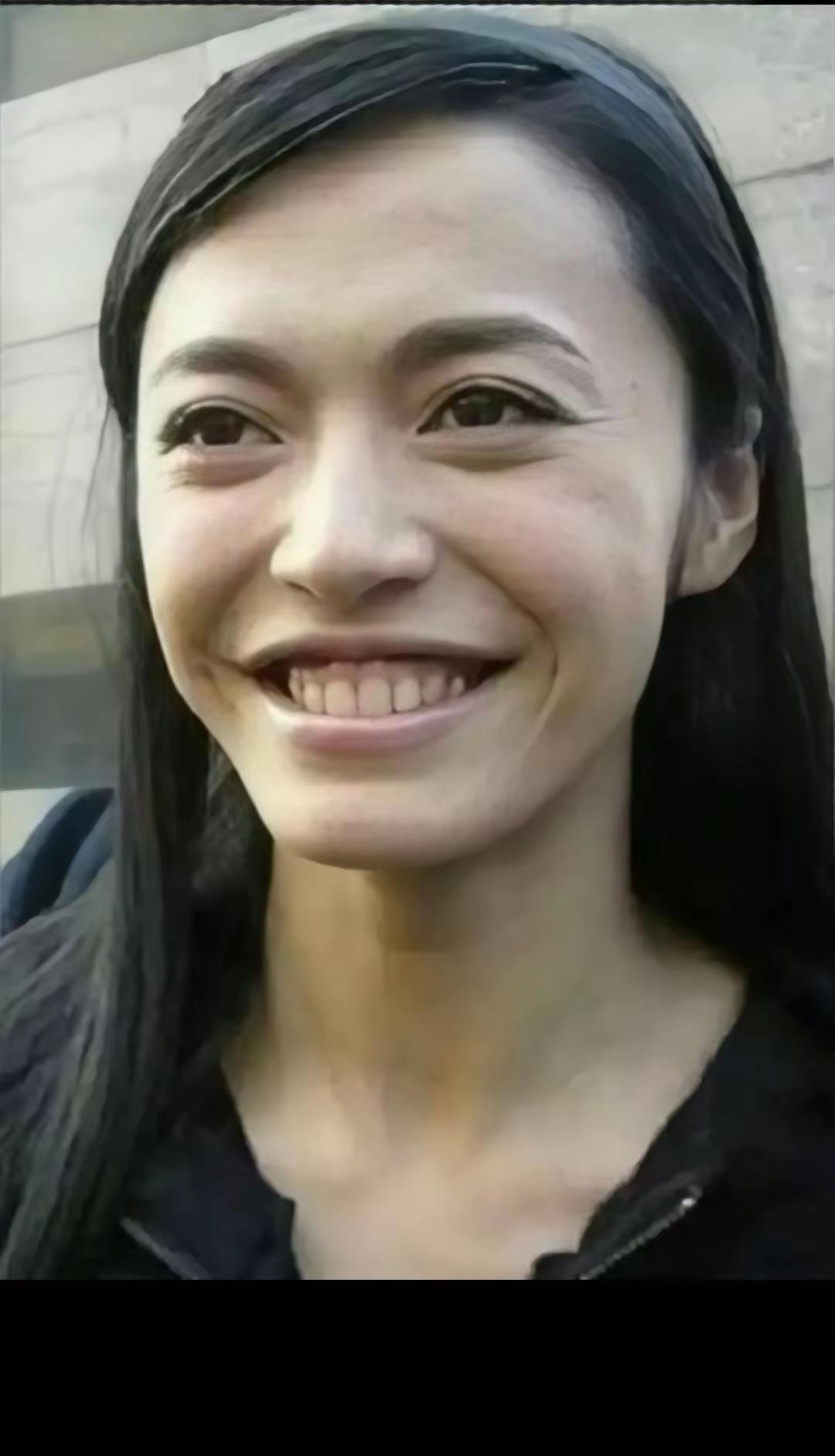 哈哈，感觉侯雯元有点“重口味”呢！真的很难想象，年轻貌美的钟楚曦居然会输给比她