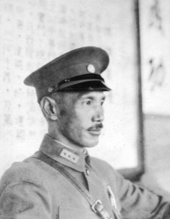 1975年老蒋临终坦言：潜伏最深的卧底并非吴石，而是常年伴他参会的身边人。19