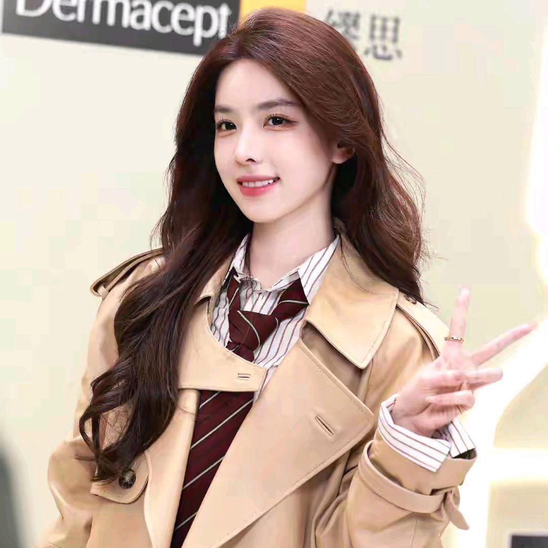 清水出芙蓉，天然去雕饰