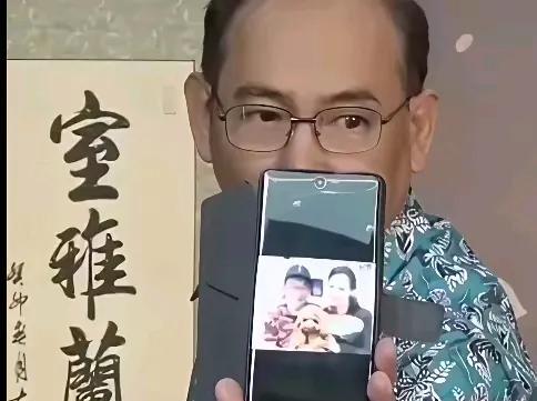 谢雷与侯耀华直接翻脸了，公然晒出侯耀华和安娜金在家里的私照。请谢雷身边的家人及