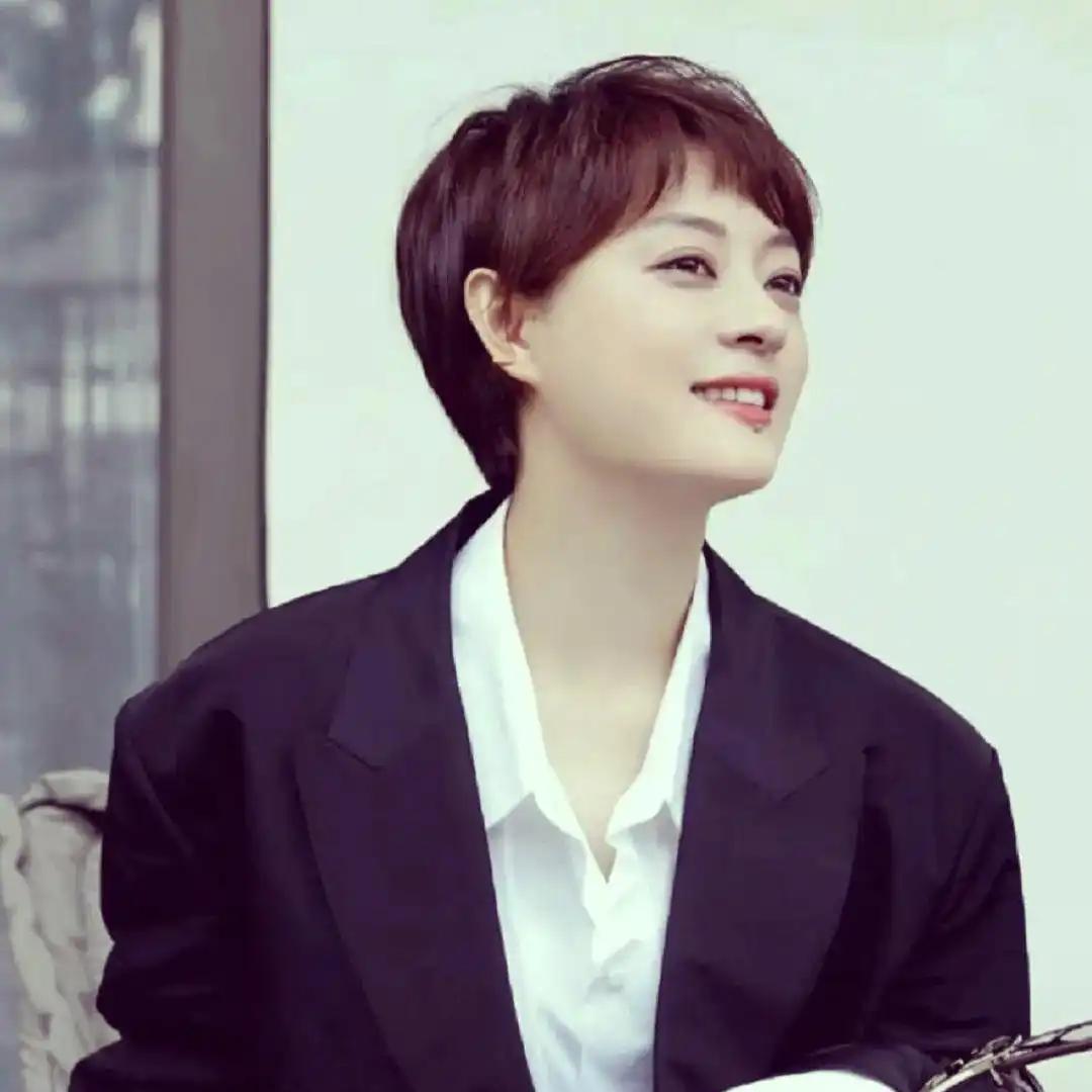 演员孙俪说：“当年，我在部队立了二等功，立了三等功，大家都会觉得，转业时我应该会