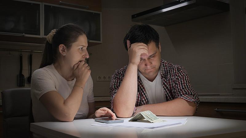 为什么现在信用卡逾期的人越来越多？真的别再一上来就骂大家超前消费乱挥霍了，这锅