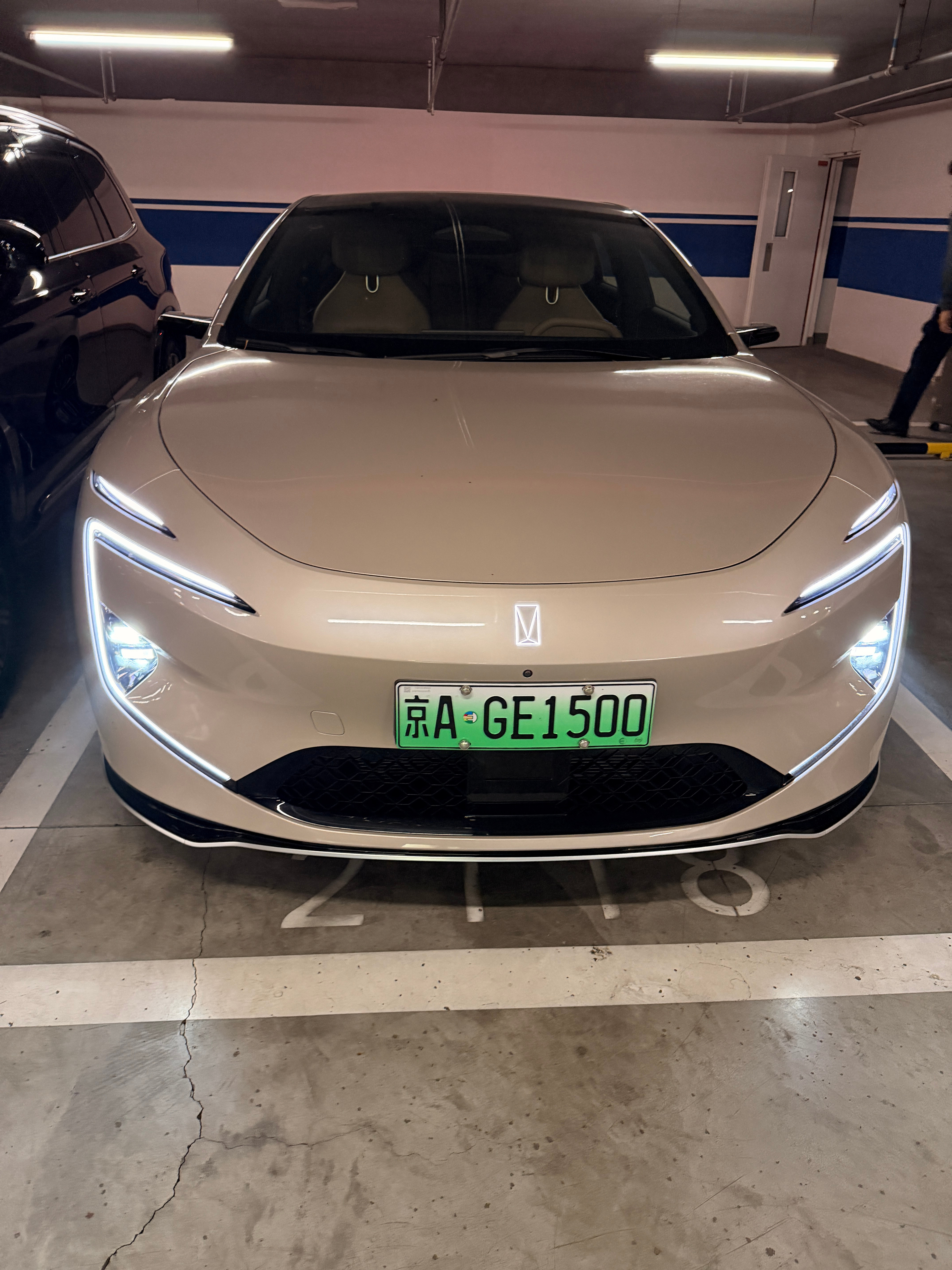 拿到车啦[吐舌头眯眼睛笑][吐舌头眯眼睛笑][吐舌头眯眼睛笑]这两天在北京就开这台🚗阿维塔12四激