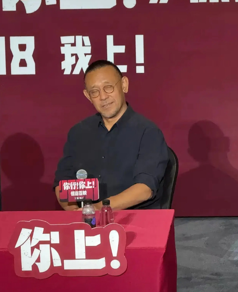 姜文这次真的想破头也不明白。他那部讲钢琴家的《你行！你上！》，砸钱请了葛优马