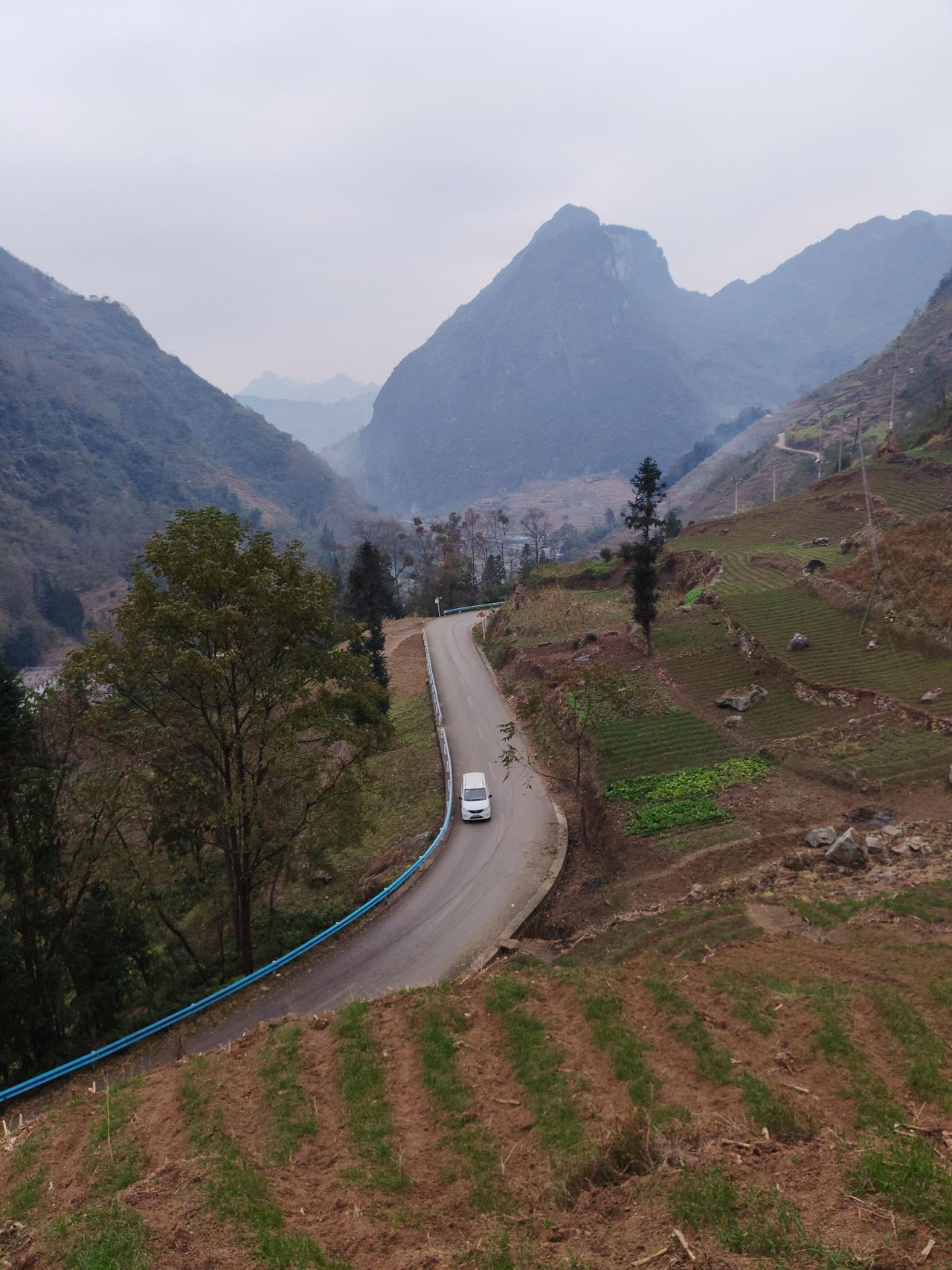 说一个真事，一个月前某县长岳父生病住院，消息以光速在圈内传开，前来会诊的就有医疗