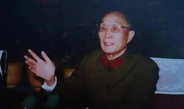 1987年，中顾委开会，专车开到家门口，张爱萍愣是不上车。一句话让所有人闭嘴：“