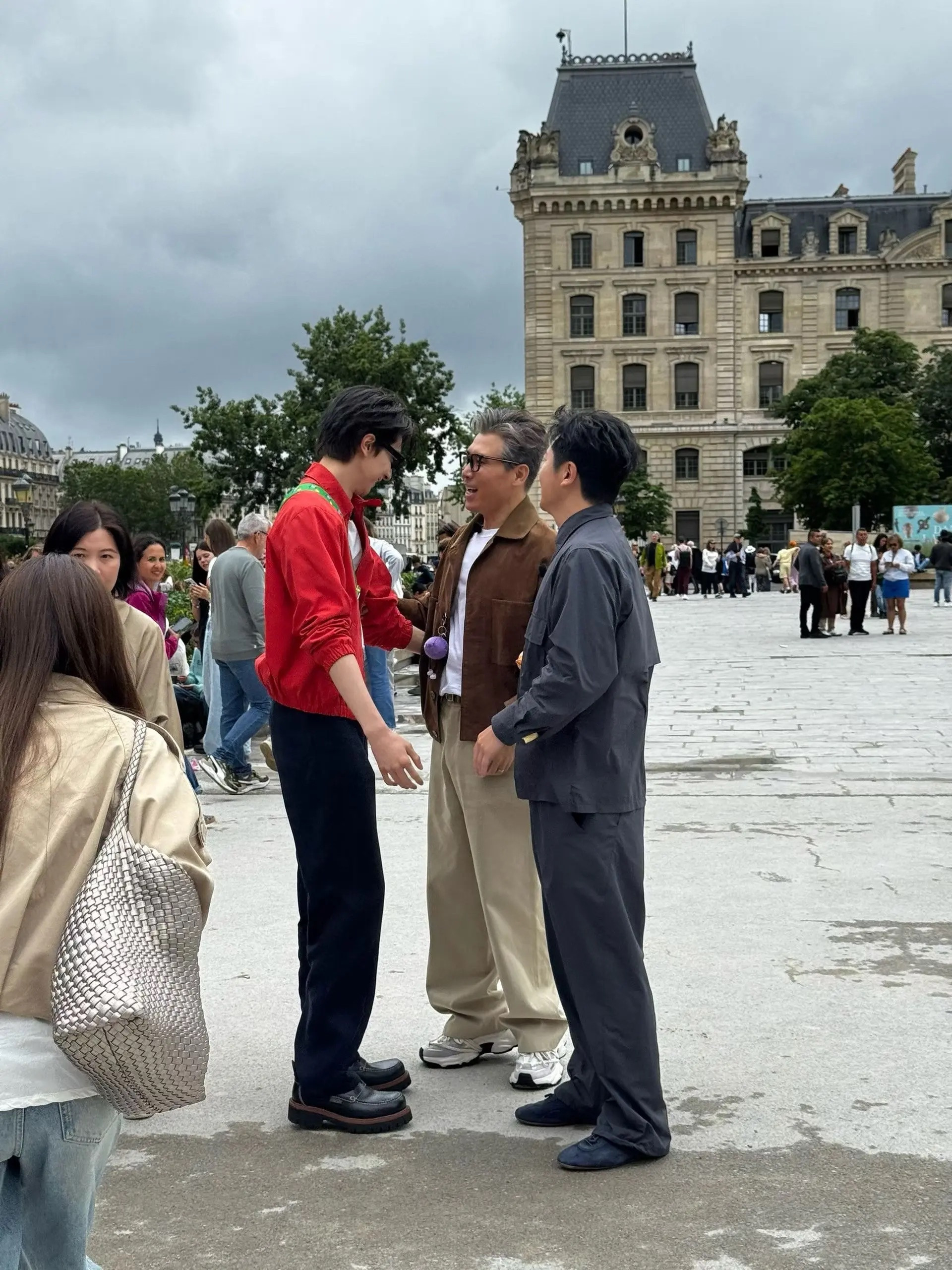 林一地球超新鲜🐯林一路易威登品牌挚友還是網友比較有梗，也是一整地球最閃耀的