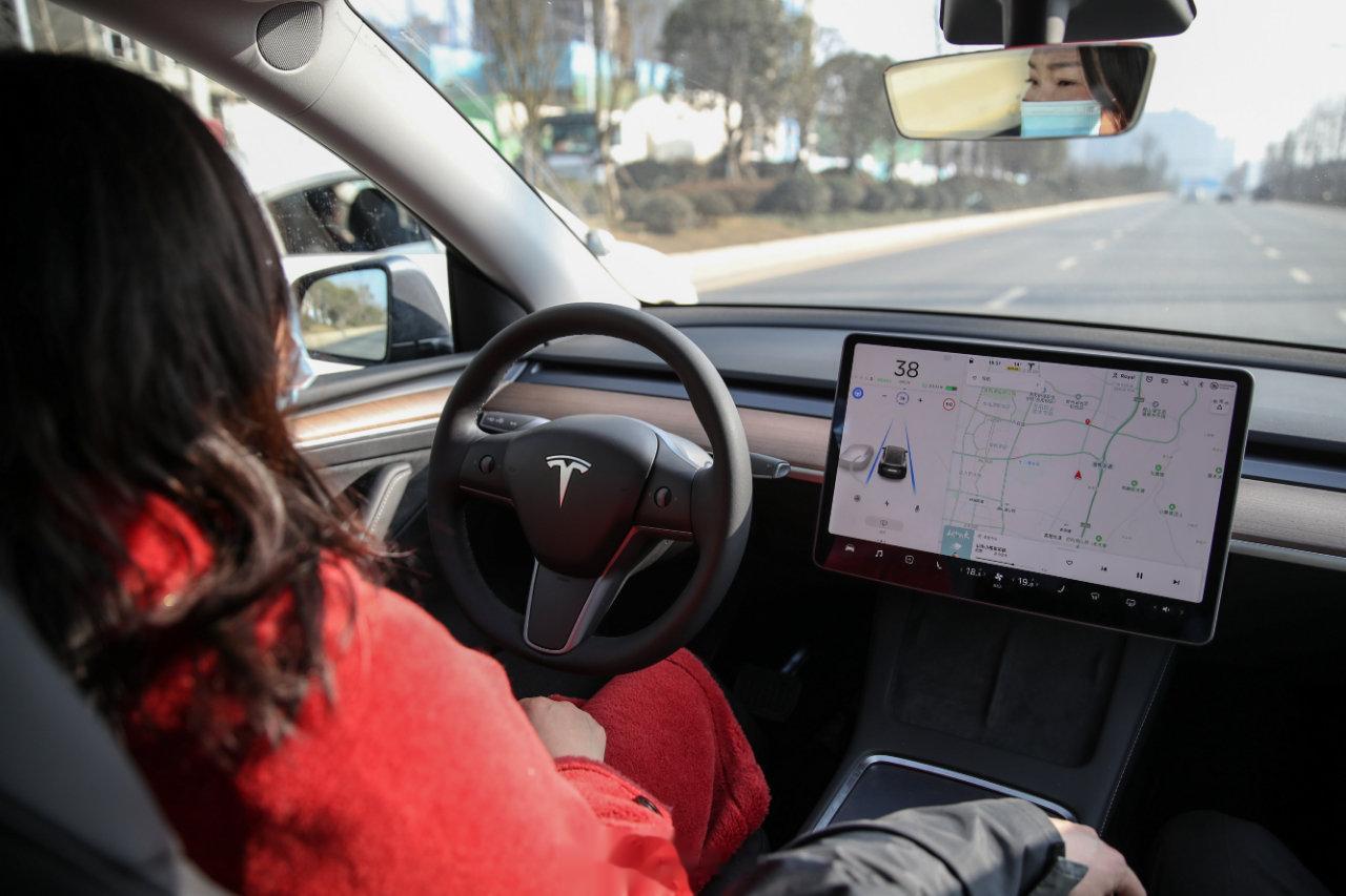 车企竞速智能辅助驾驶赛道, 业内: 全面普及仍面临多重挑战