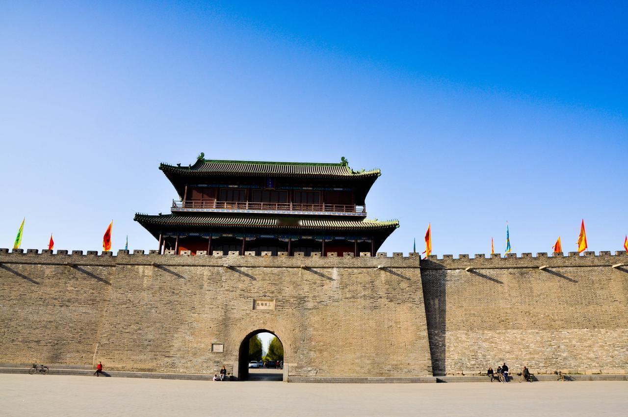 昨天刷到一个历史话题，古代攻城，为什么不绕开城墙，非要死磕城门。评论区众说纷纭，