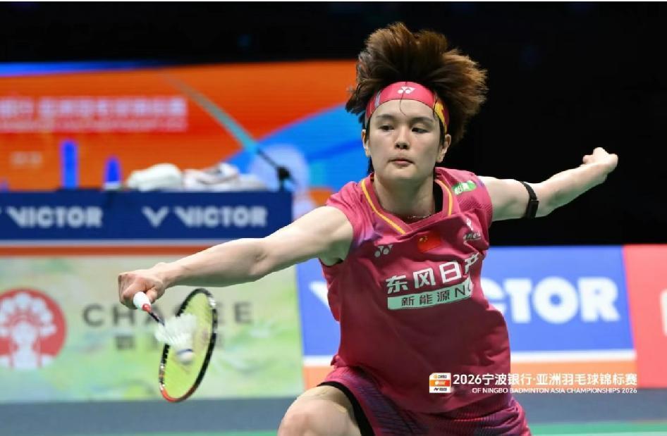 恭喜王祉怡闯入羽毛球亚锦赛女单决赛！她以14-21、21-9、21-13逆转战胜