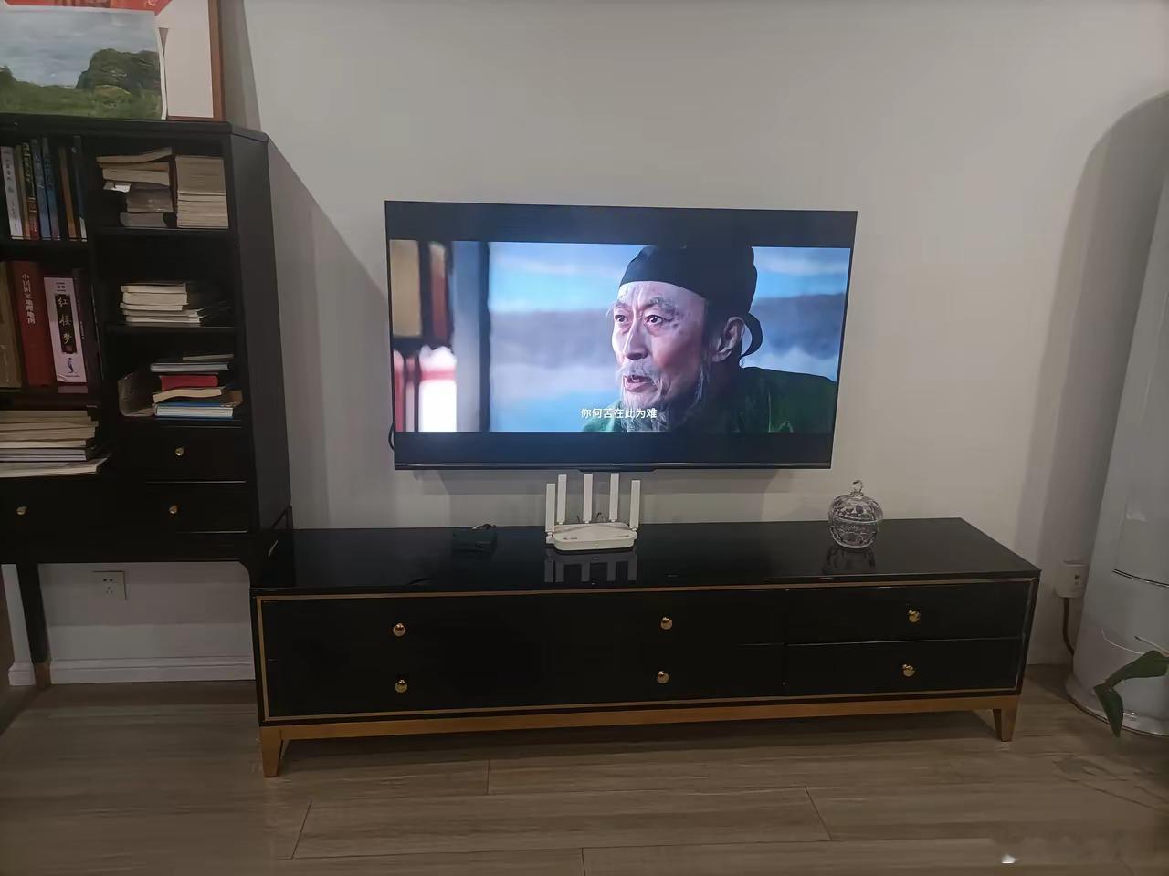 《长安的荔枝》弃剧了。​​​​​​​​​​最近追完《藏海传》，接着追《长安的荔枝