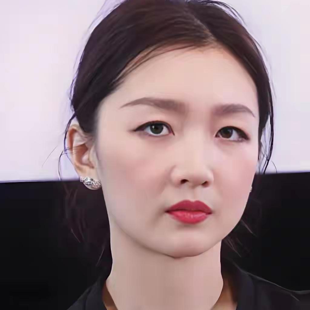 周冬雨怎么老成这个样子了，脸部肌肉松垮，明显下垂，特别是嘴角和鼻翼两侧的皱纹