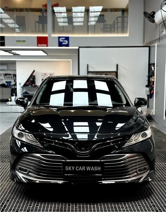 “全车封釉”：不如定期打蜡，性价比极低我的车开了1年，车身有一些轻微的划痕，去