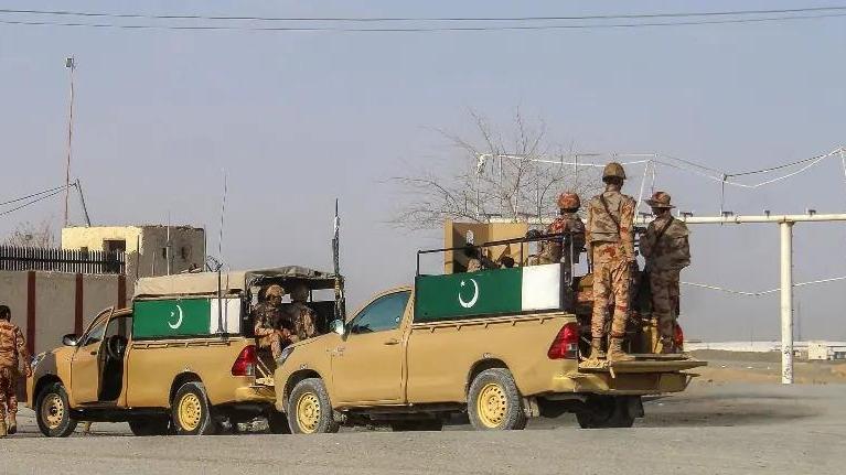 巴挨打先找沙特，不是不把中国当兄弟，而是现实太清醒巴基斯坦遇袭后，第一通电