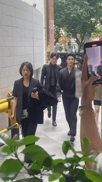 吴磊肤色白回来了吴磊就让人觉得很贵气！