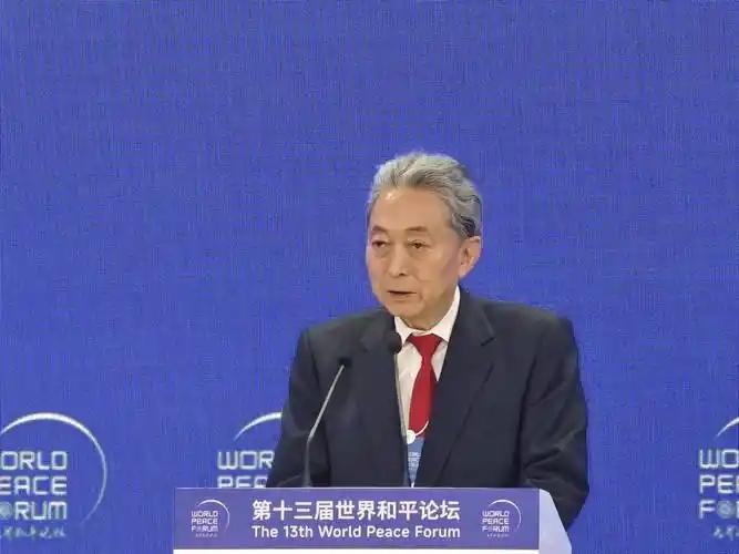 刚参加完北京香山论坛的日本前首相鸠山由纪夫于9月18日发文指出，“我参加了讨论全