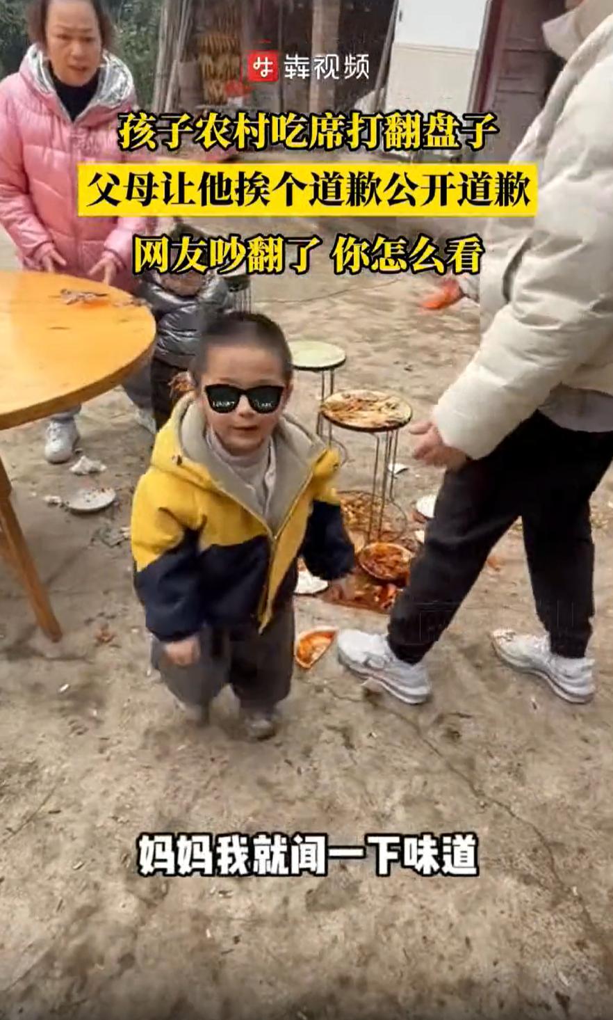吵翻天！四川雅安，一对夫妻带着儿子去农村吃席，没想到，期间孩子想闻一下菜的味道，