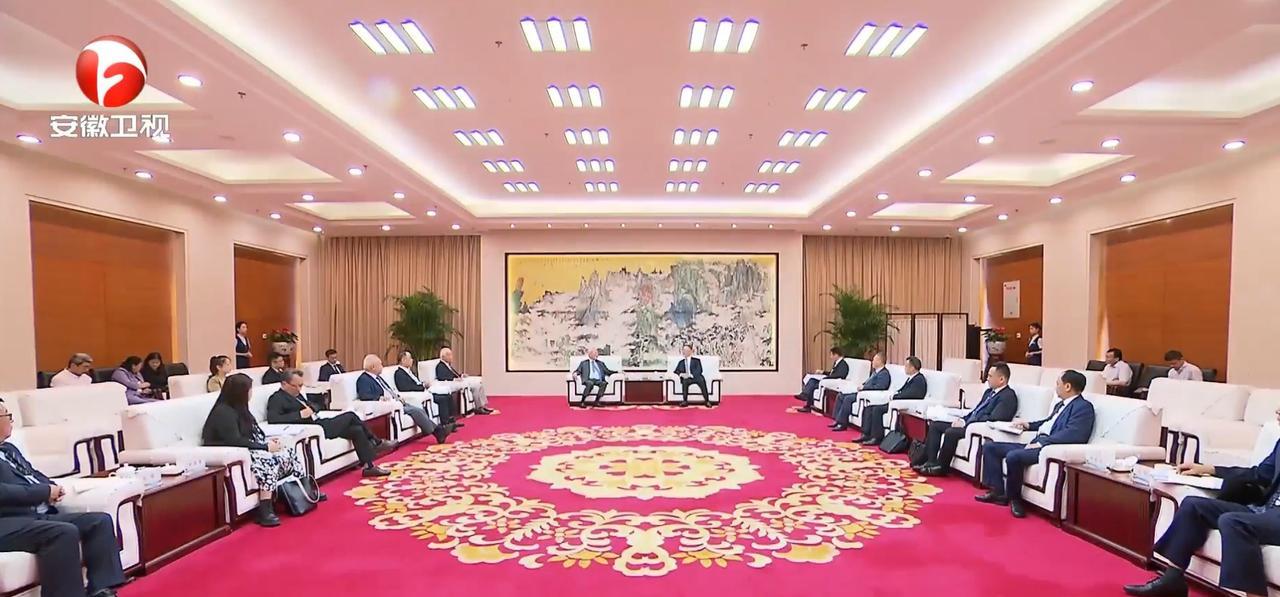 6月13日，安徽省领导在合肥会见金狮集团执行董事长、马来西亚中华总商会永久名誉会