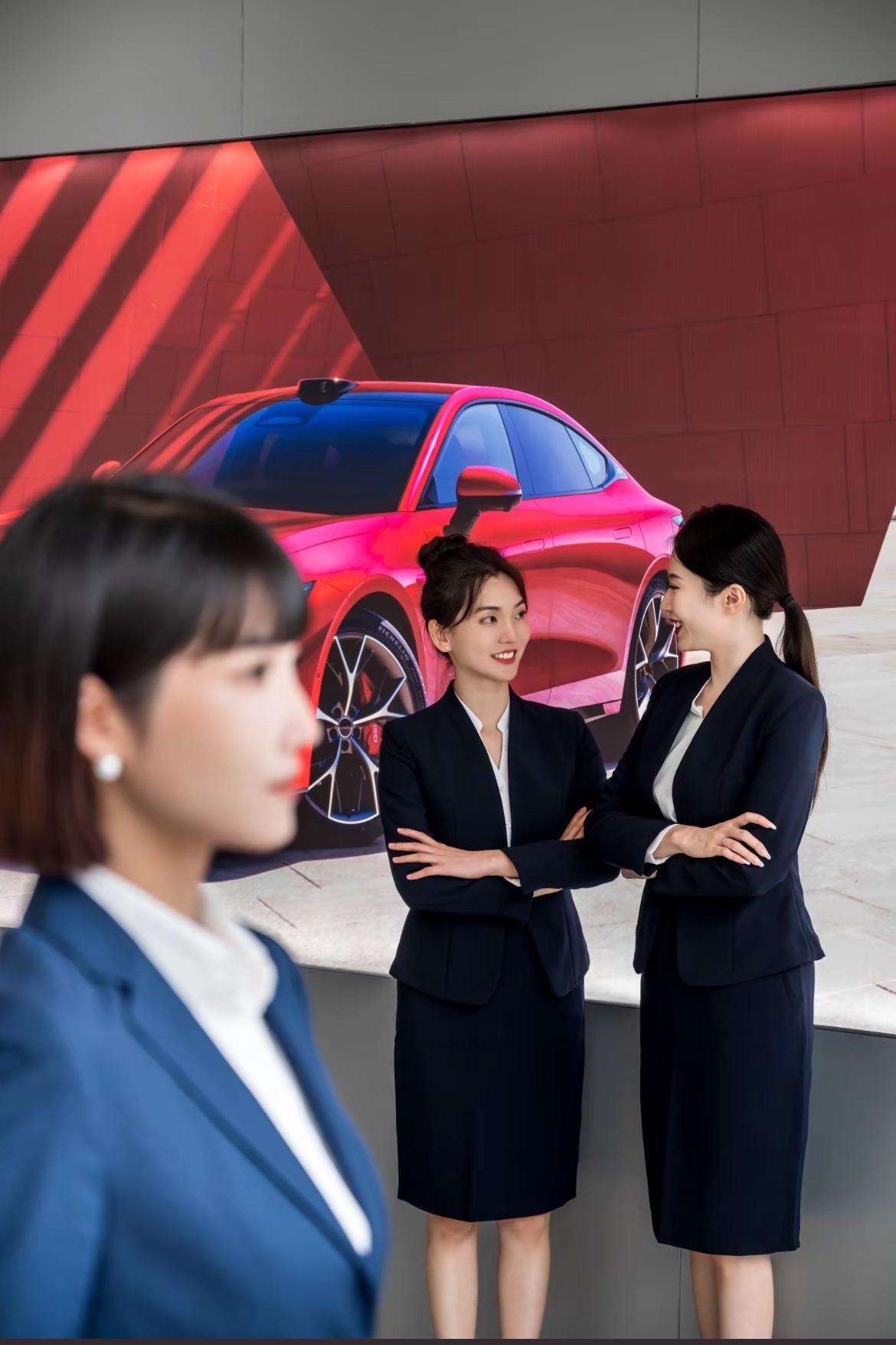 星途真的把价格打下来了，在2025年末的车市收官之战中，奇瑞高端品牌星途推出的E