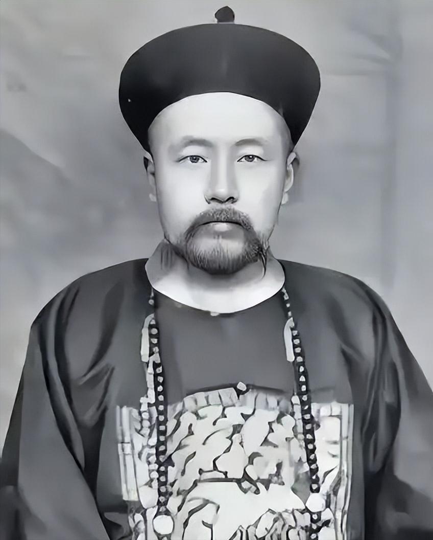 1906年，晚清官员在德国发现了一件国宝，明知索要无望，便通过交涉将上面的文字拓