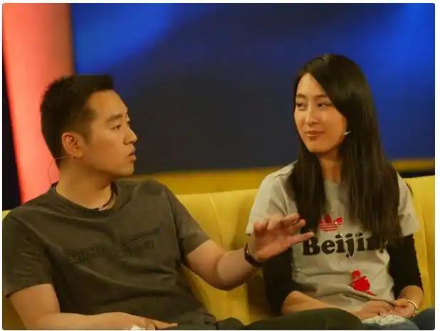 2004年的一天晚上，孔令辉对女友马苏说：“请你滚出我家。”马苏立刻跑到楼下买一