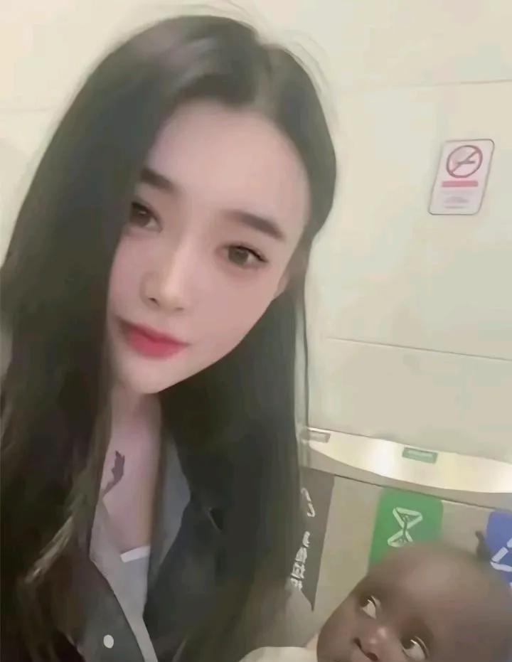 这么漂亮的姑娘，竟然生了一个黑宝宝，离开非洲回到中国，还有中国男人会娶她吗。近日