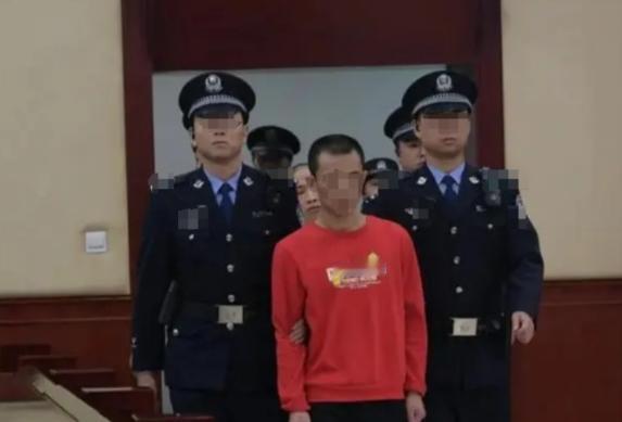 17岁高中生被同学雇凶打死，只赔3000块，其父出家两年后，拎着11枚