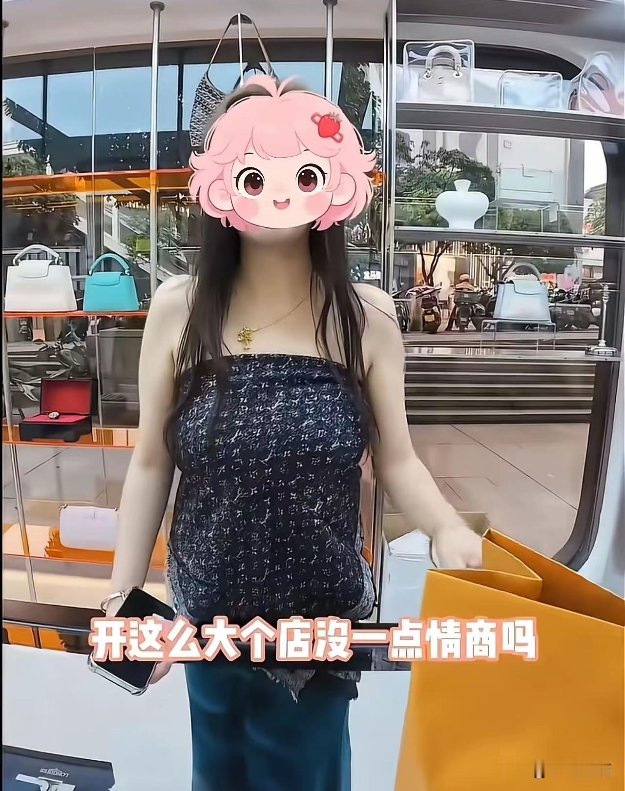 就因为老板把退款原路返回了，这个女子就大骂老板会不会做生意？之所以这样是因为她的